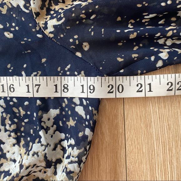 Quicksilver Womens Semi Sheer Printed Tunic Shirt Size Medium - Picture 4 of 7